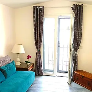  Apartment Chic