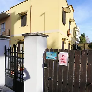 Apartment House 27